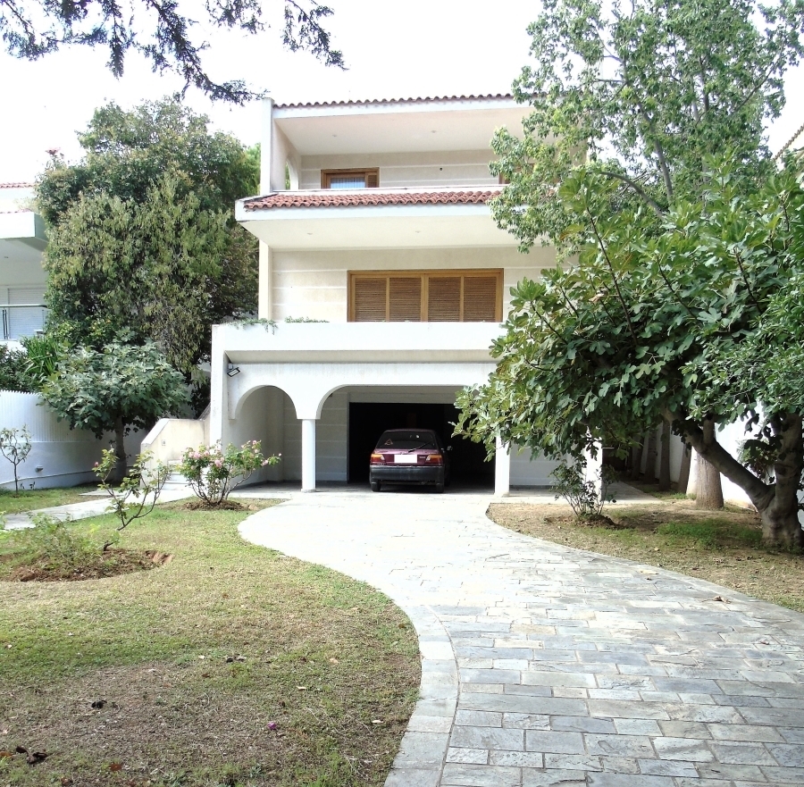 (For Sale) Residential Villa || East Attica/Vouliagmeni - 357 Sq.m, 3 Bedrooms, 2.500.000€ 